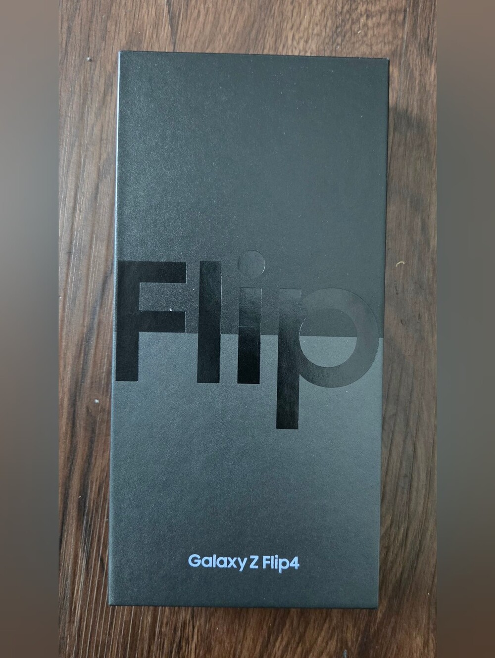 Samsung Galaxy Z Flip4 Foldable Smartphone Box Black NWT